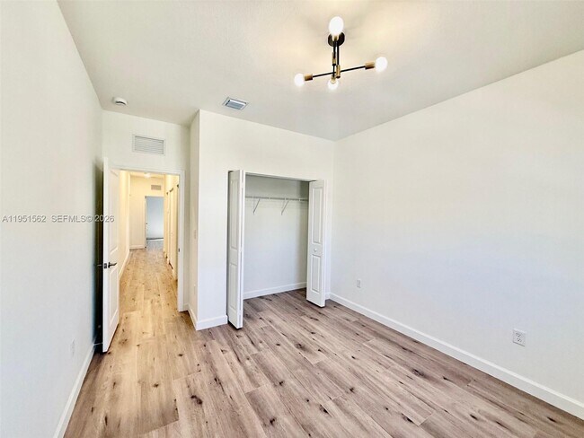 Building Photo - 2767 SE 25th Ave