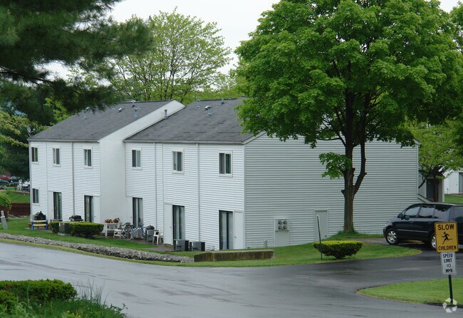 Primary Photo - 18th Street Commons- University Housing