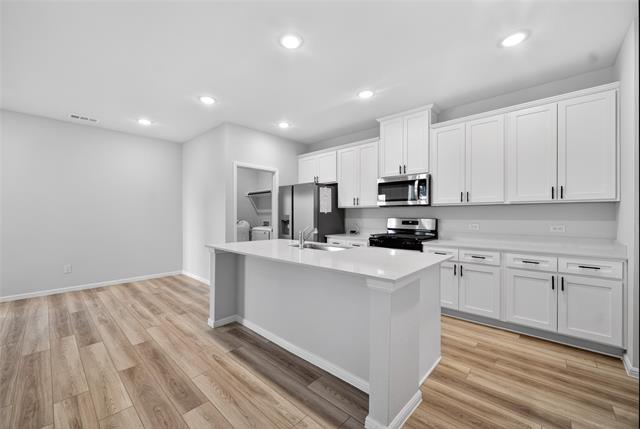 Building Photo - 1210 Aruba Ave