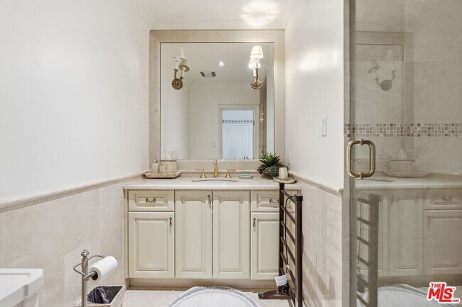 Building Photo - 1831 Loma Vista Dr