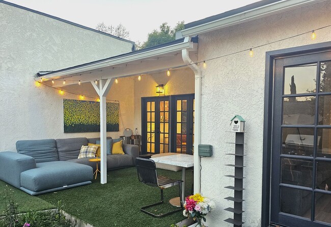 Building Photo - 3 Bedrooms, 2 Baths Remodeled Encino Home ...