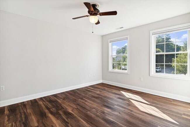 Building Photo - 19 Benjamin Ln