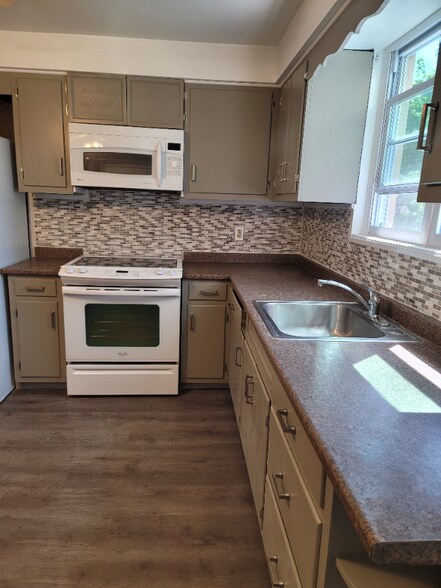 Building Photo - 100 E Park Ave