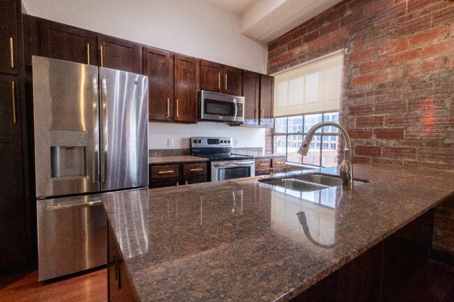 Building Photo - 107 N Detroit Ave