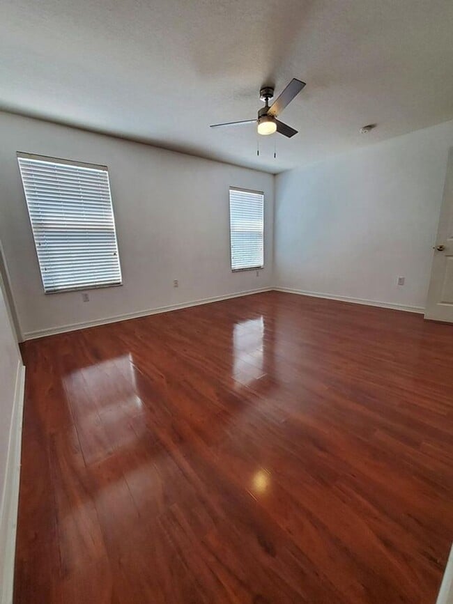 Building Photo - Available Now! Spacious 3 bedroom 2 bathroom home!!!