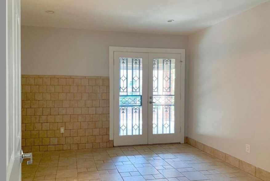 Building Photo - 315 Settlers Ln