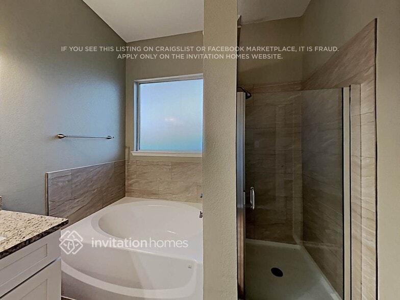 Building Photo - 562 Hickory Ln