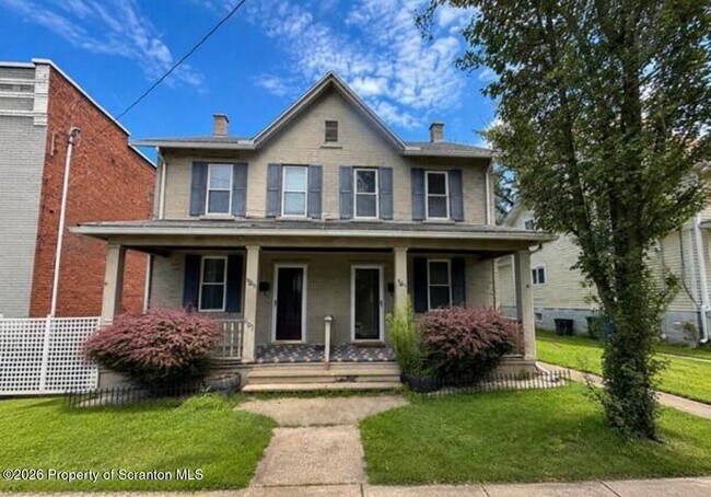 Building Photo - 605-607-607 Deacon St