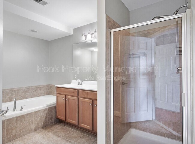 Building Photo - 3823 Maher Manor