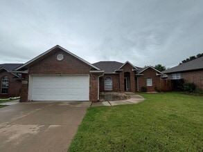Building Photo - 2207 N Burdick St