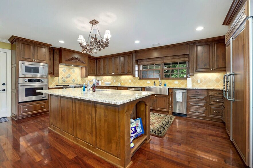 Building Photo - 18436 Ponderosa Dr