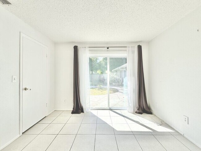 Building Photo - 2658 Sunny Breeze Ave