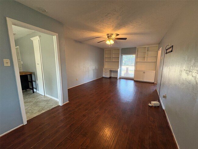 Building Photo - 610 Stoneledge Dr