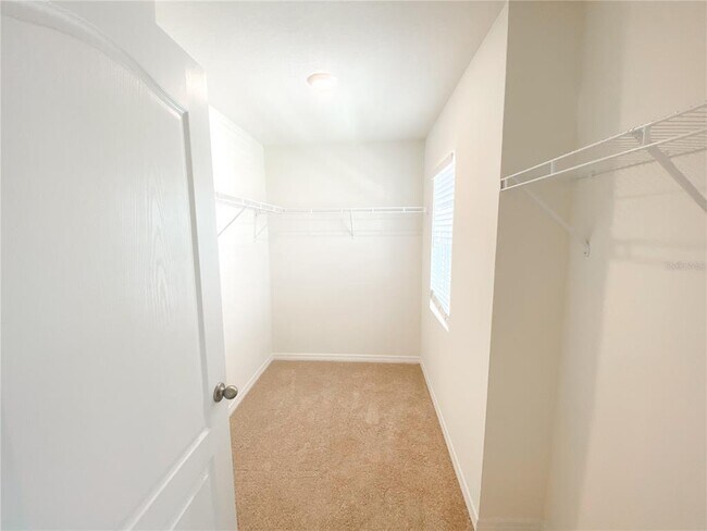 Building Photo - 495 Lily Ln