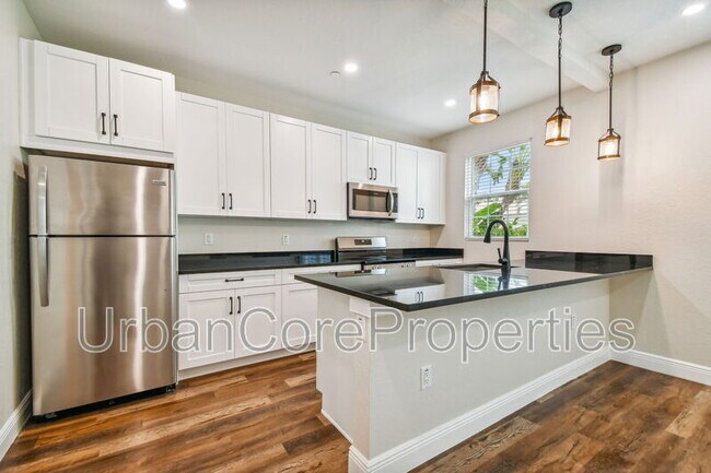 Building Photo - 325 15th Ave NE