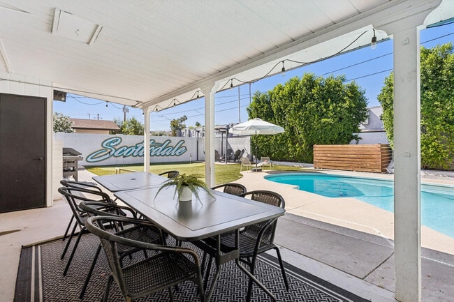 Building Photo - 7616 E 3rd St