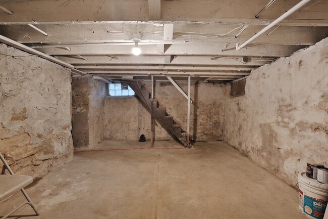 Building Photo - 628 E Whittier St