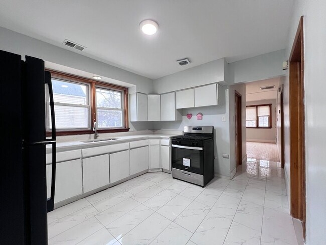 Building Photo - 5217 S Hermitage Ave