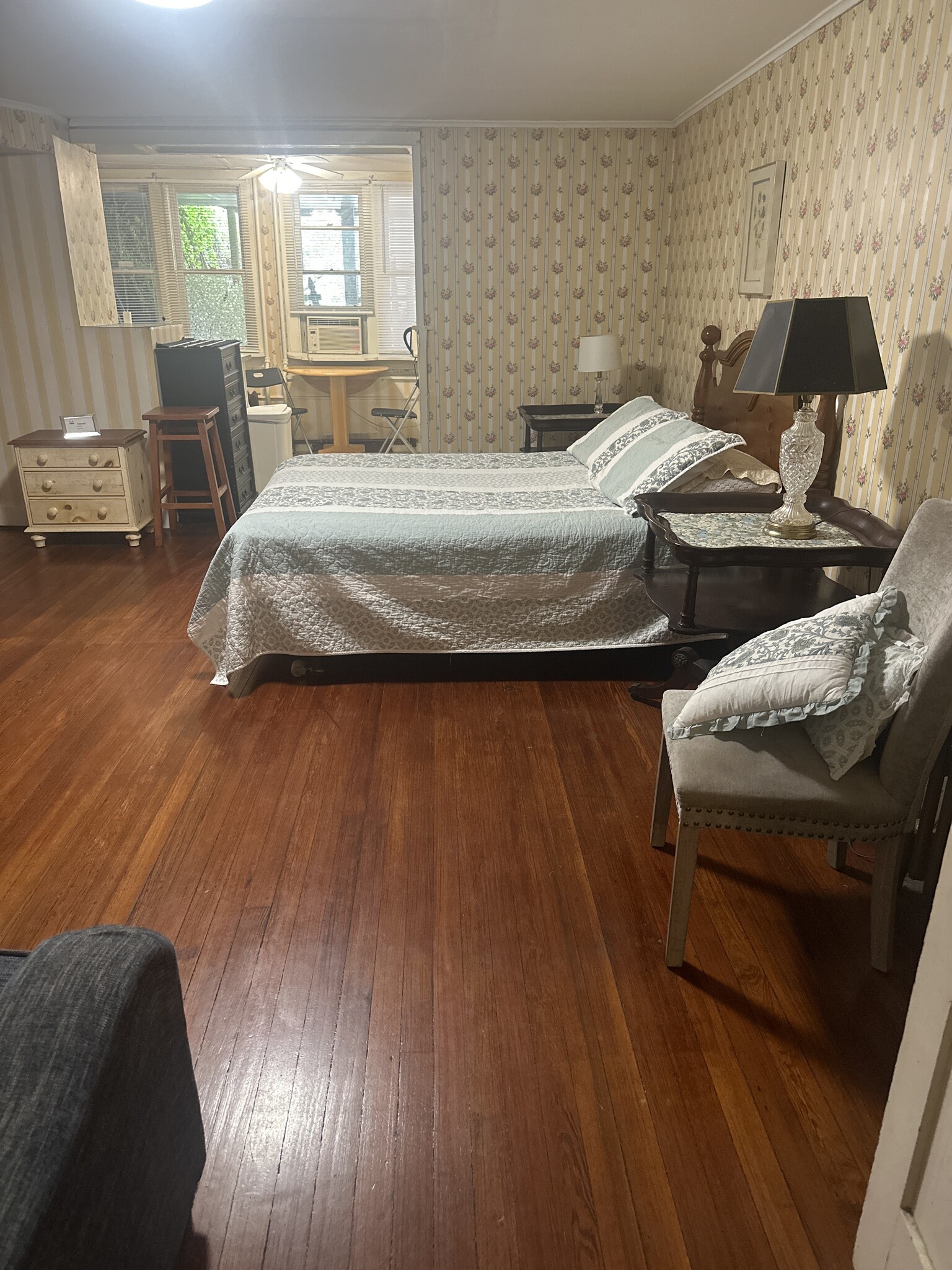 Hard wood floors - 7 Madison Pl