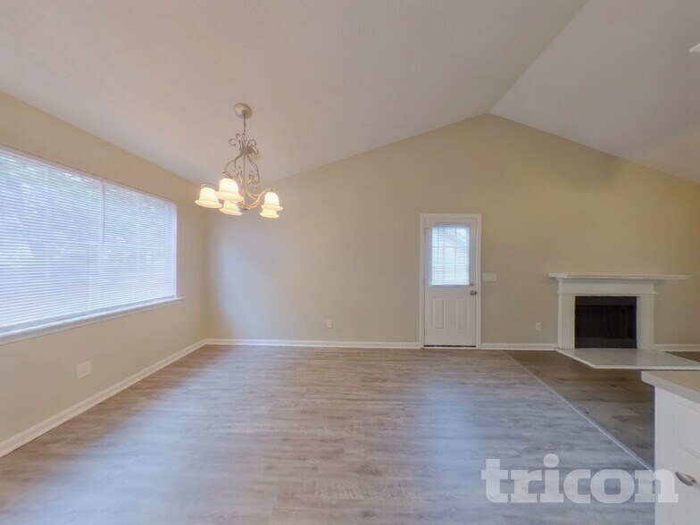 Building Photo - 500 Rockhaven Dr