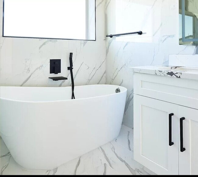 Building Photo - 2724 Rosalie St