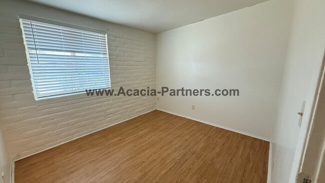 Building Photo - Eastside 3 Bedroom 2 Bath