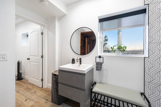 Building Photo - 3541 Multiview Dr