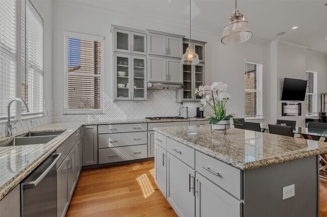 Building Photo - 10943 Grove Tree Ln