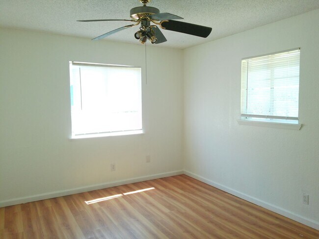 Building Photo - 2701 Nemec Unit 3 - 2/Bed 1/Bath - $1150/month