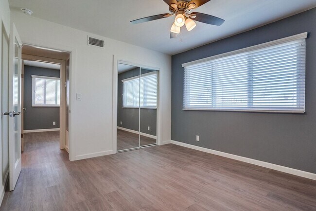 Building Photo - 621 E 99th St