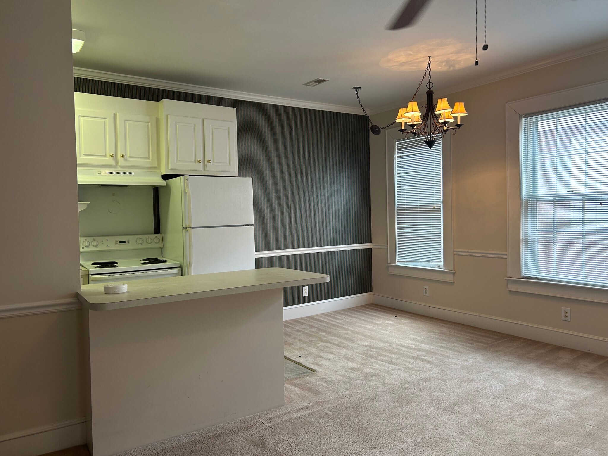 Building Photo - 102 S William St