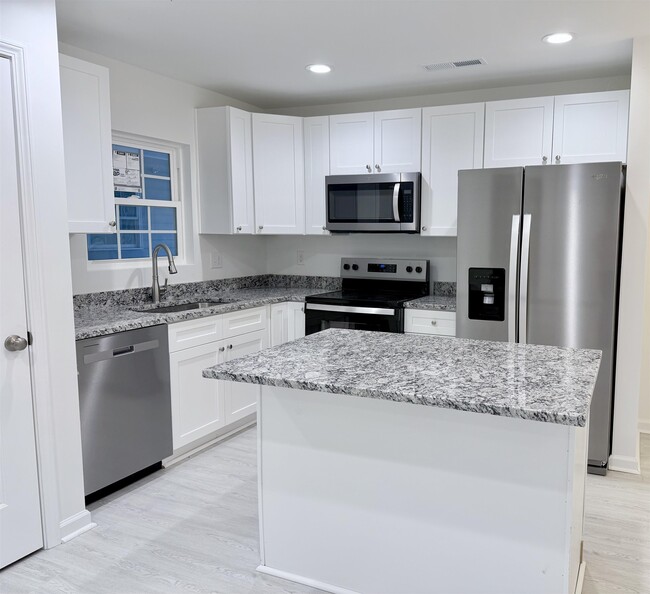 Building Photo - 179 Charter Dr