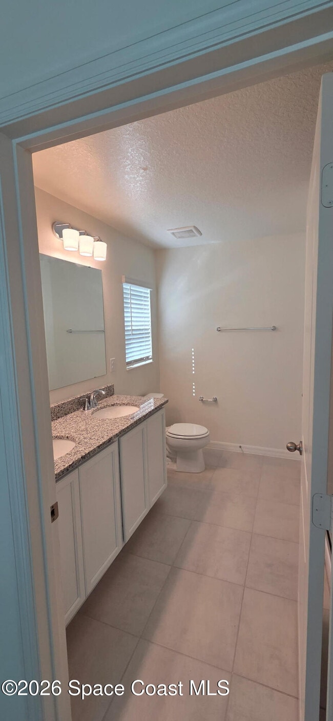 Building Photo - 2091 Vinifera Dr