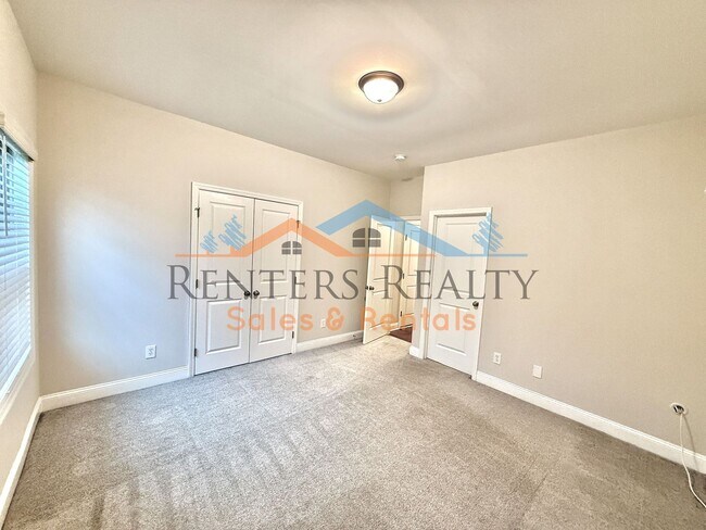Building Photo - ? Beautiful Executive Home with 3-Car Garage + Incredible Outdoor Living ?