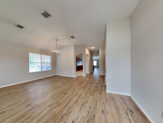 Building Photo - FANTASTIC HOME IN FORNEY!