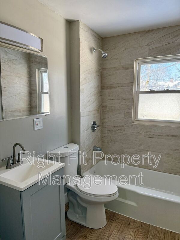 Building Photo - 255-257 Fountain Avenue