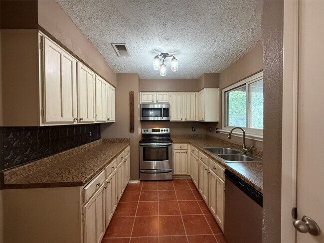 Building Photo - 4722 Enchanted Rock Ln