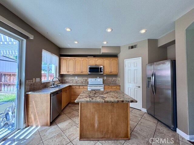 Building Photo - 30997 Oakhill Dr