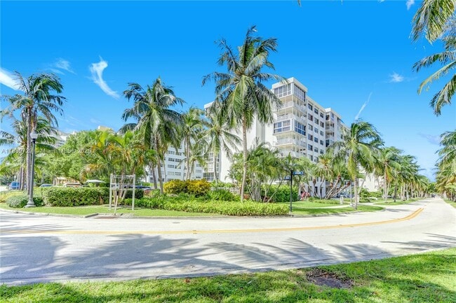Building Photo - 550 Ocean Dr