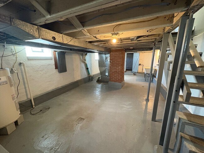 Building Photo - BEAUTIFULLY UPDATED 2 Bedroom / 1.5 Bath home in Penn Trafford School District