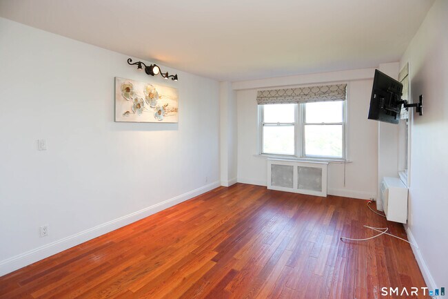 Building Photo - 91 Strawberry Hill Ave