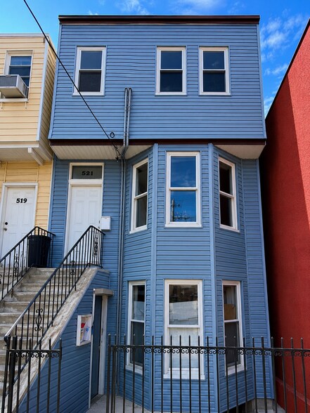 Building Photo - 521 Mercer St