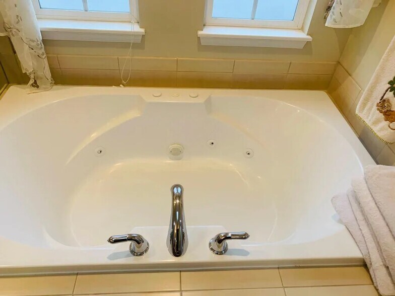 Building Photo - 22531 NE Cascara Cir