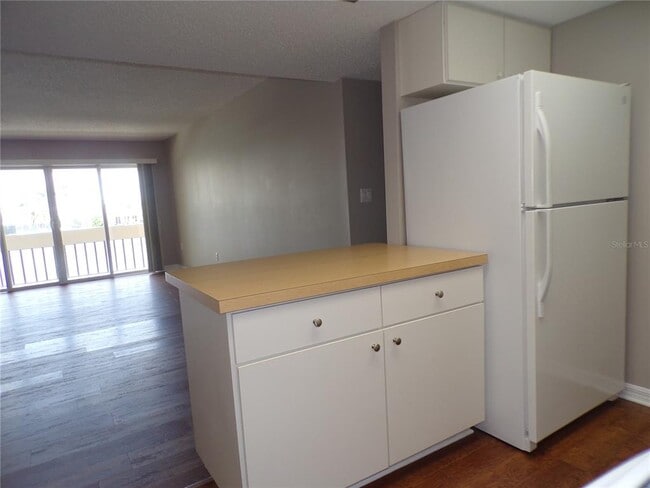 Building Photo - 1080 Bal Harbor Blvd