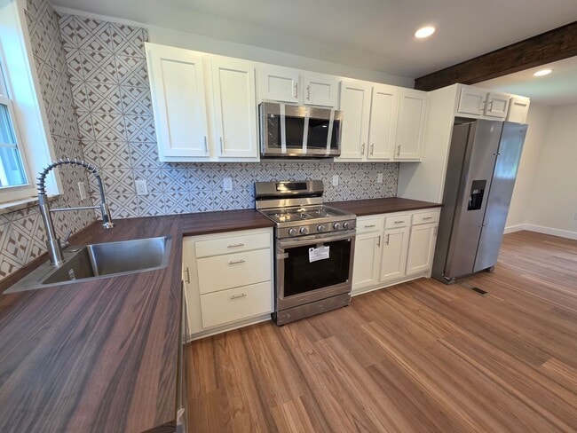 Building Photo - Fully Updated 3-bedroom, 2-bathroom house for rent in North Allegheny School District!