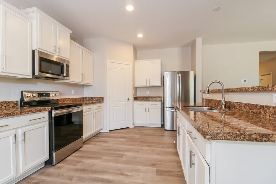 Building Photo - 7415 S 253rd Dr