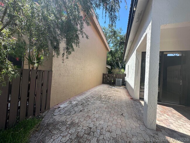 Building Photo - 10461 NW 12th Ct