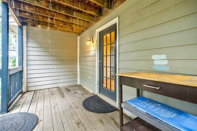 Building Photo - 183 Locust St NE