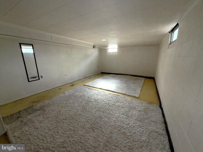 Building Photo - 309 Cheryl Ave