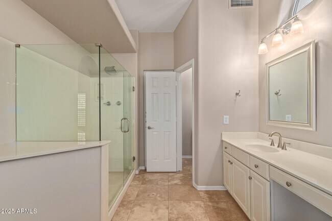 Building Photo - 1211 E Desert Flower Ln